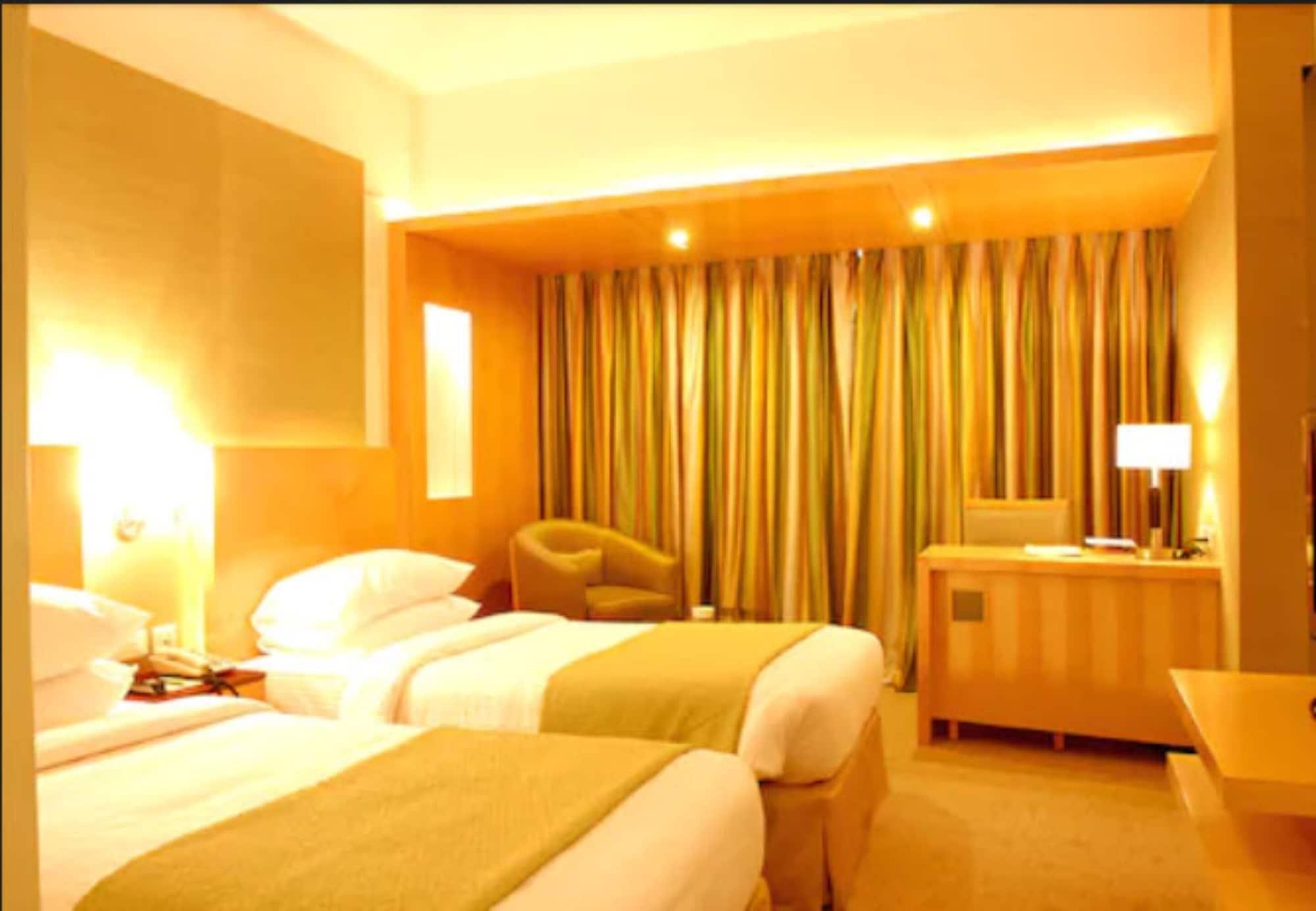 Peninsula Grand 4*
