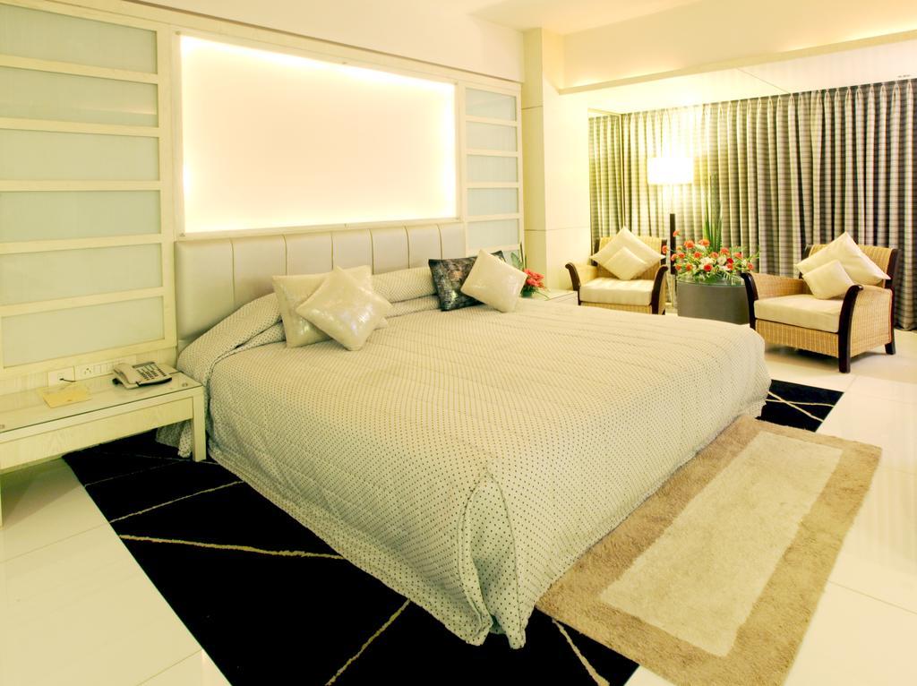 Peninsula Grand