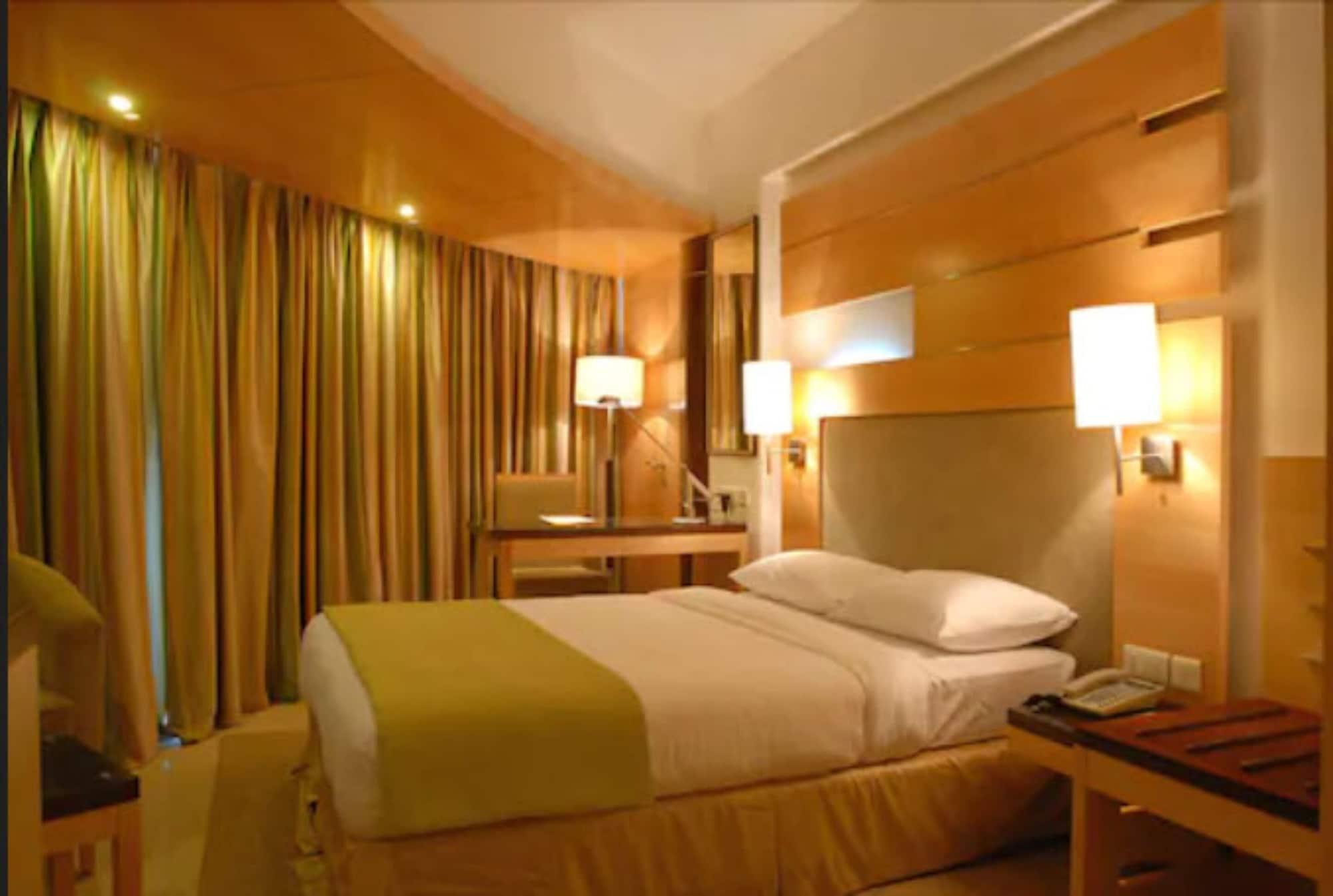 Peninsula Grand 4* Bombay