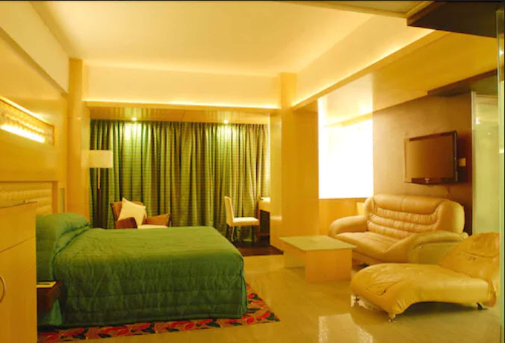 Peninsula Grand Bombay