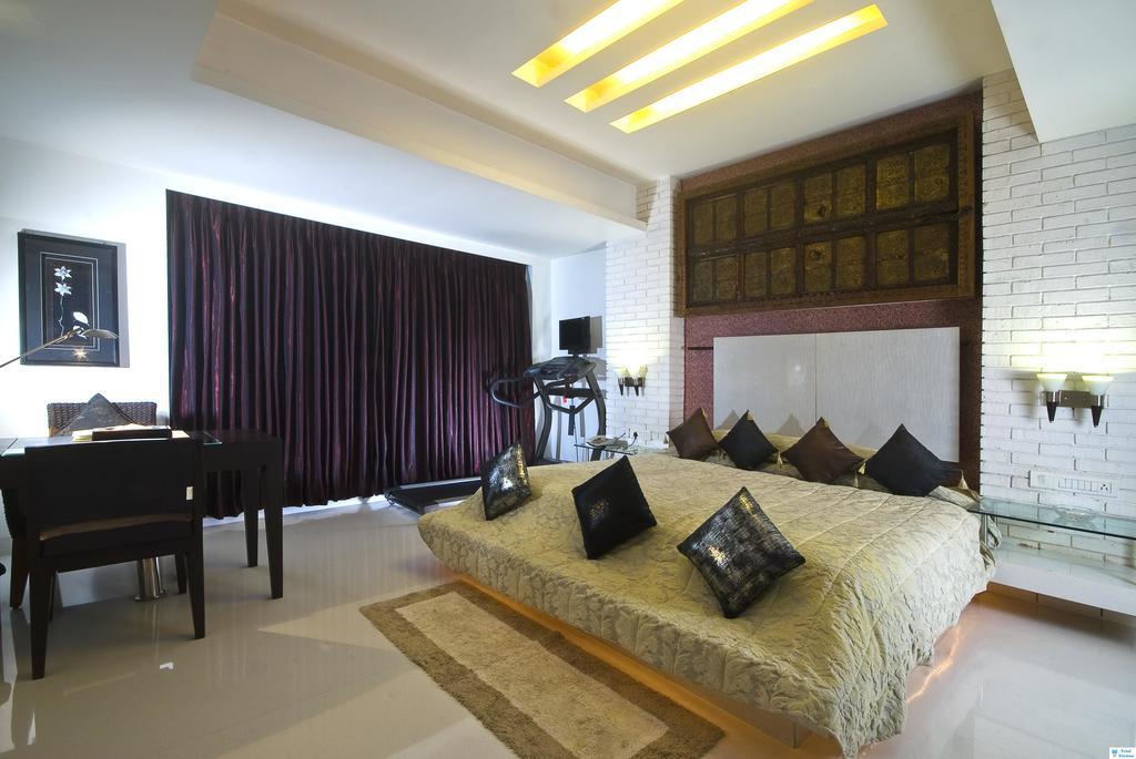 Peninsula Grand 4* Bombay