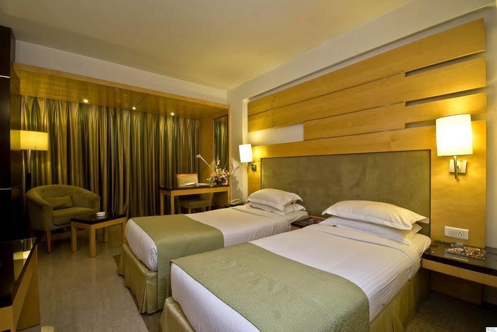 Hotel Peninsula Grand Bombay