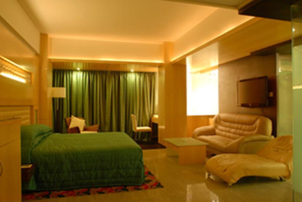 Hotel Peninsula Grand Bombay